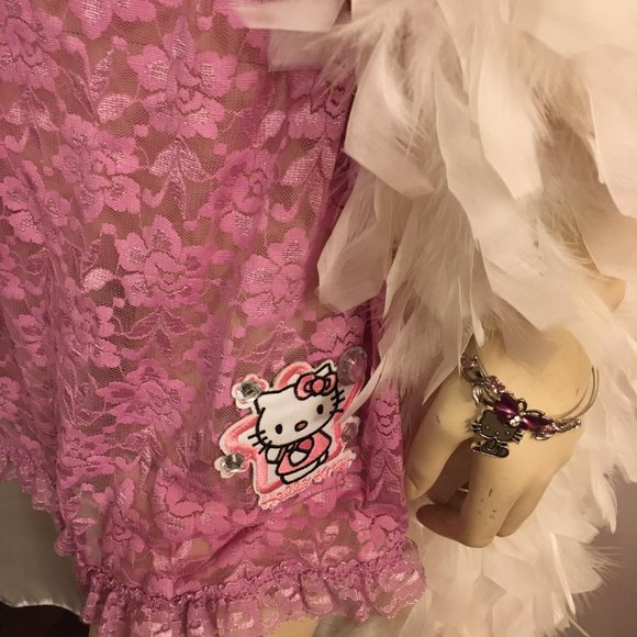 ADORABLE dream lingere and jewlery set with hello kitty details! - Picture 5 of 15